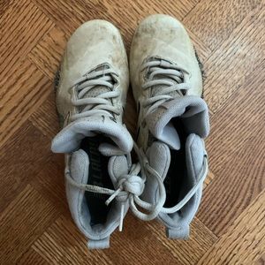 New Balance FREEZE. Mid height cleats lacrosse